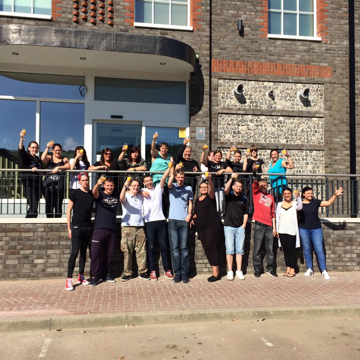 joko778's tweet photo. #lewestowncentrepremierinn #luckylew @placemadebyyou https://t.co/AjwKVp45pR