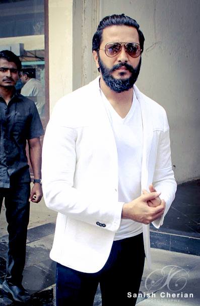 Riteishdians's tweet photo. Pic : @Riteishd captured by Sanish Cherian PhotoGraphy #RiteishDeshmukh  #SanichCherianClick at #BanjoTrailer launch https://t.co/R1UyPmXNCp
