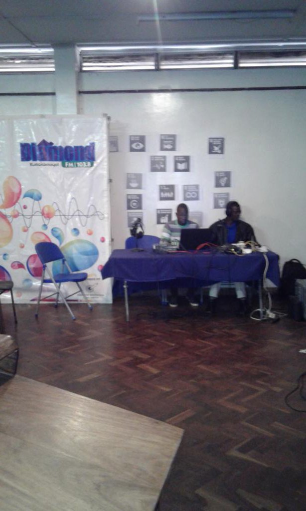 ZYWNP's tweet photo. Tirikumakomoyo ne Diamondfm tichipemberera iyo intrnatnl youth day #letuslead @YetTrust @lucyMampofu  @yicet263 https://t.co/8bWC8ayF2w