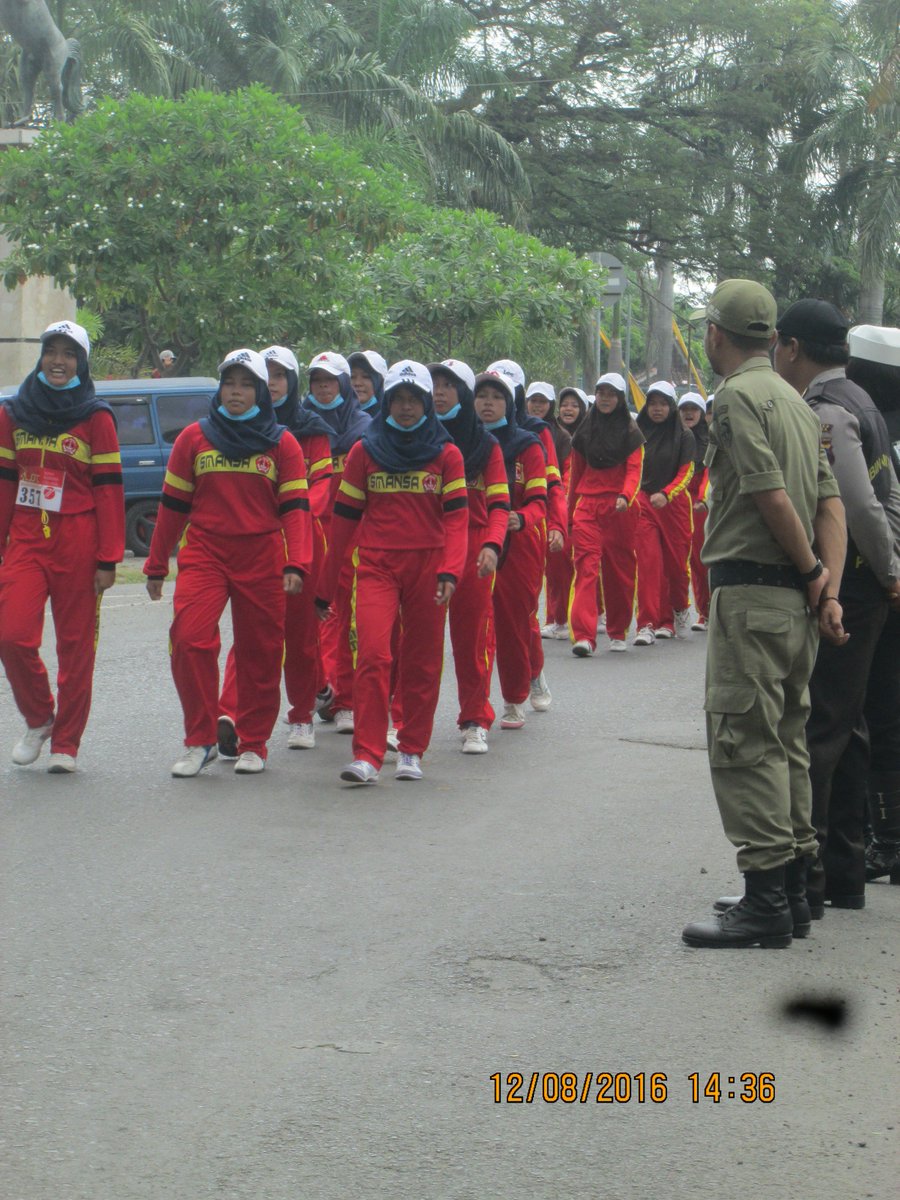 KECAMATANCEPU's tweet photo. 12/8/16 Hari kedua lomba Gerak Jalan, tk. SMA/Umum dlm rangkaian agenda Peringatan HUT RI ke-71 Kecamatan Cepu. . https://t.co/4TaKT81XOg