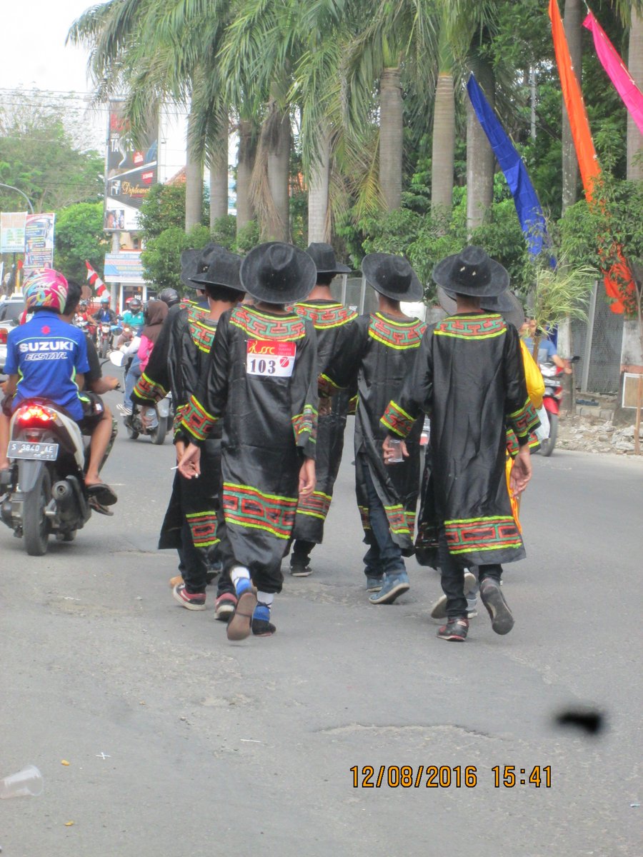 12/8/16 Hari kedua lomba Gerak Jalan, tk. SMA/Umum dlm rangkaian agenda Peringatan HUT RI ke-71 Kecamatan Cepu. .