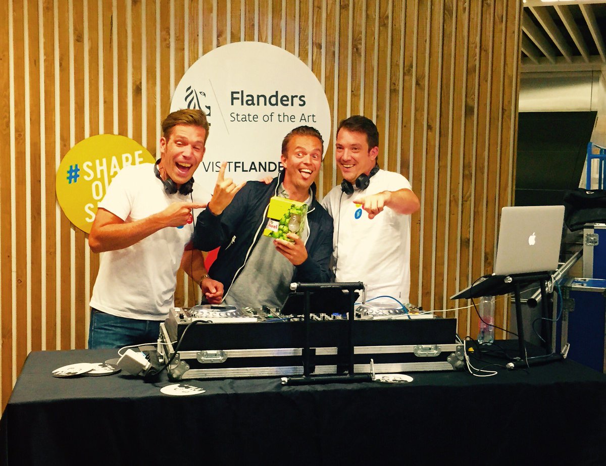 johanvanderhoev's tweet image. Terrorism? Attack? Fear? None of that! DJs! Party! Positivity! Love! #shareoursmile #BrusselsAirport #backhome
