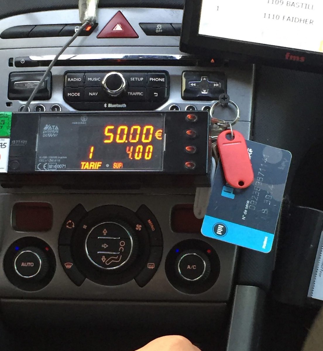 colleensparis's tweet photo. Less stress now that taxi fare is fixed between airport &amp; Paris apartment https://t.co/jih5ohCXlS 50 euros+supp https://t.co/BqpvvelWR2