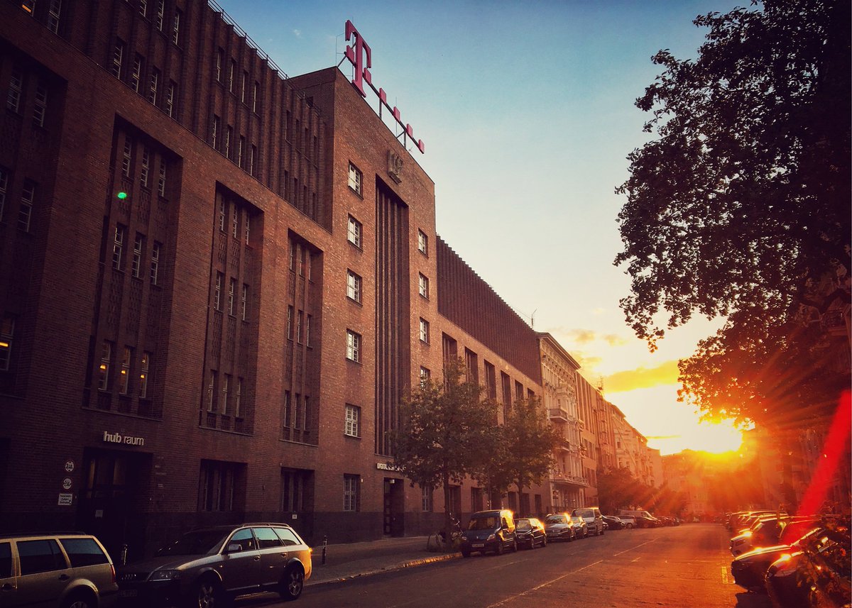 Haidinhtuan's tweet photo. #telekomwall #winterfeldstrasse #Berlin https://t.co/Uju5dQHtyE