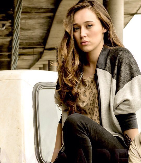 screamlakerpg's tweet photo. • Ivy Jefferson 
• 17 ans 
• Hétéro 
• @IvyJfs https://t.co/3gfCBYrrHS
