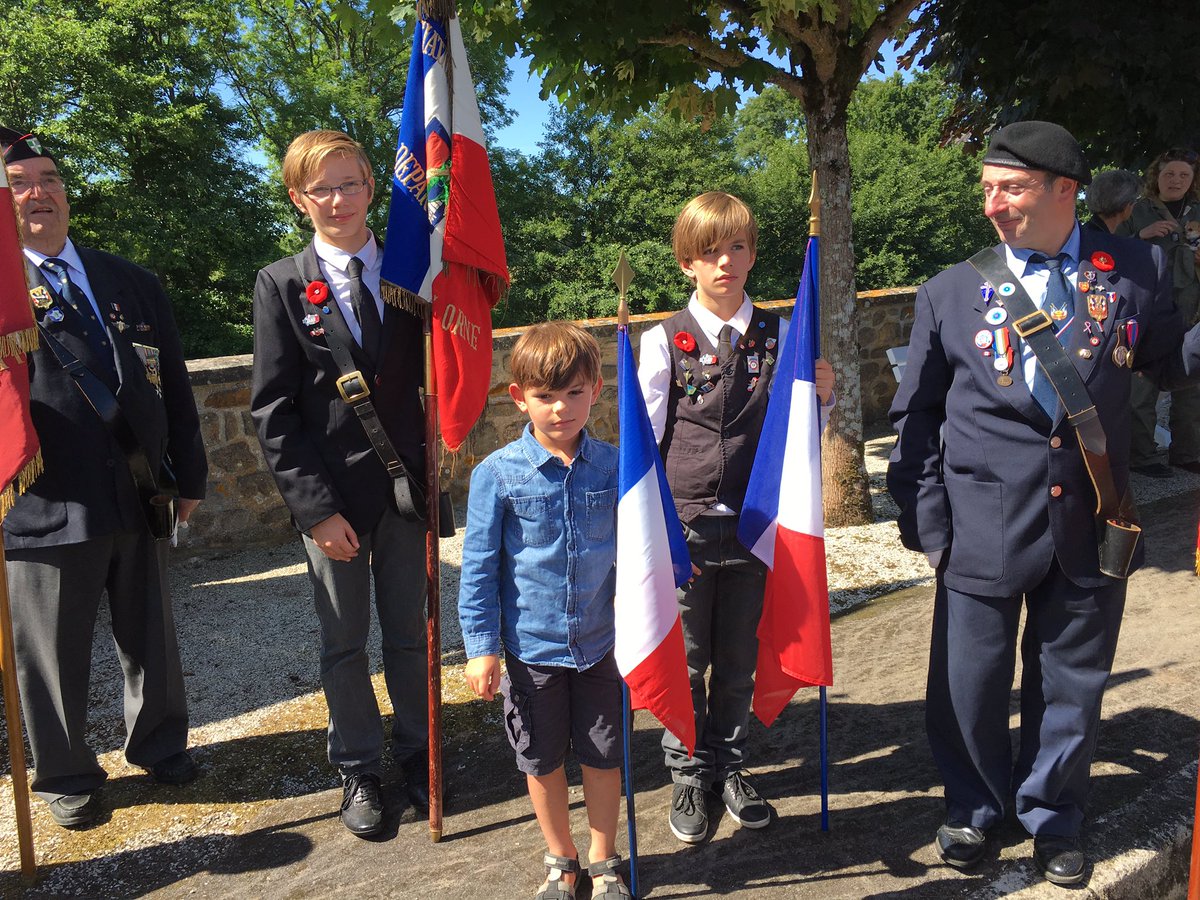 senateur61's tweet image. #RouteLeclerc la relève des assurée par des jeunes motivés bravo les jeunes portes-drapeaux 👏🏻👏🏻👏🏻🇫🇷