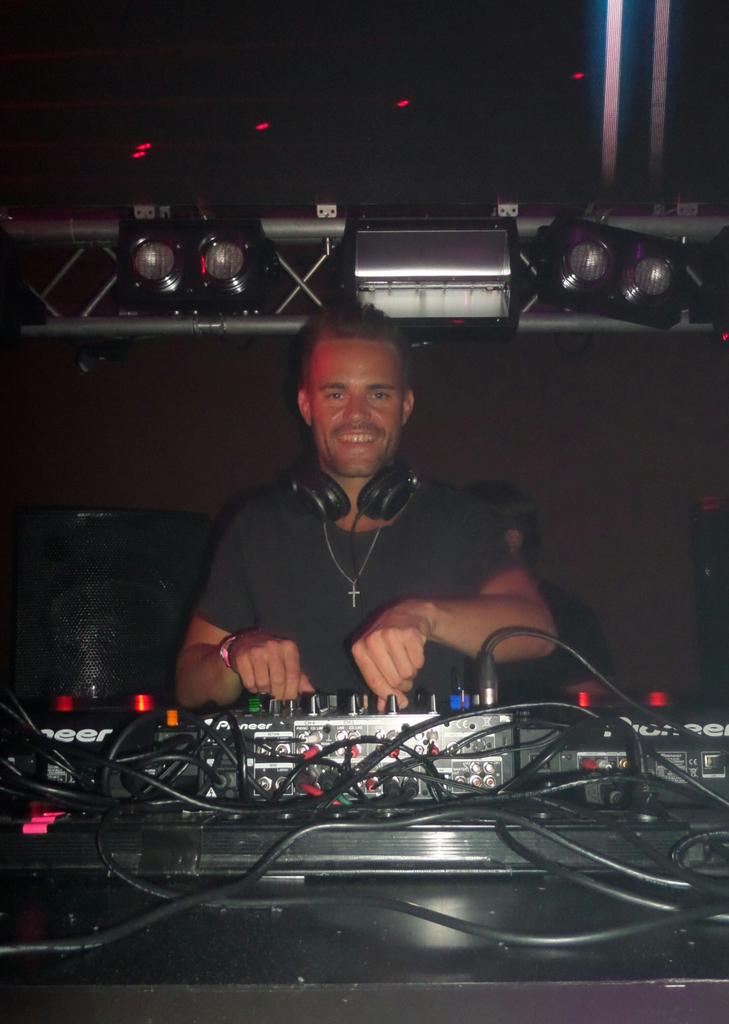 DearingGeoff's tweet photo. @GenixDJ killer set at and a gent as always #amnesia #anjunabeats #cream #genix https://t.co/YUYPWlCgUS