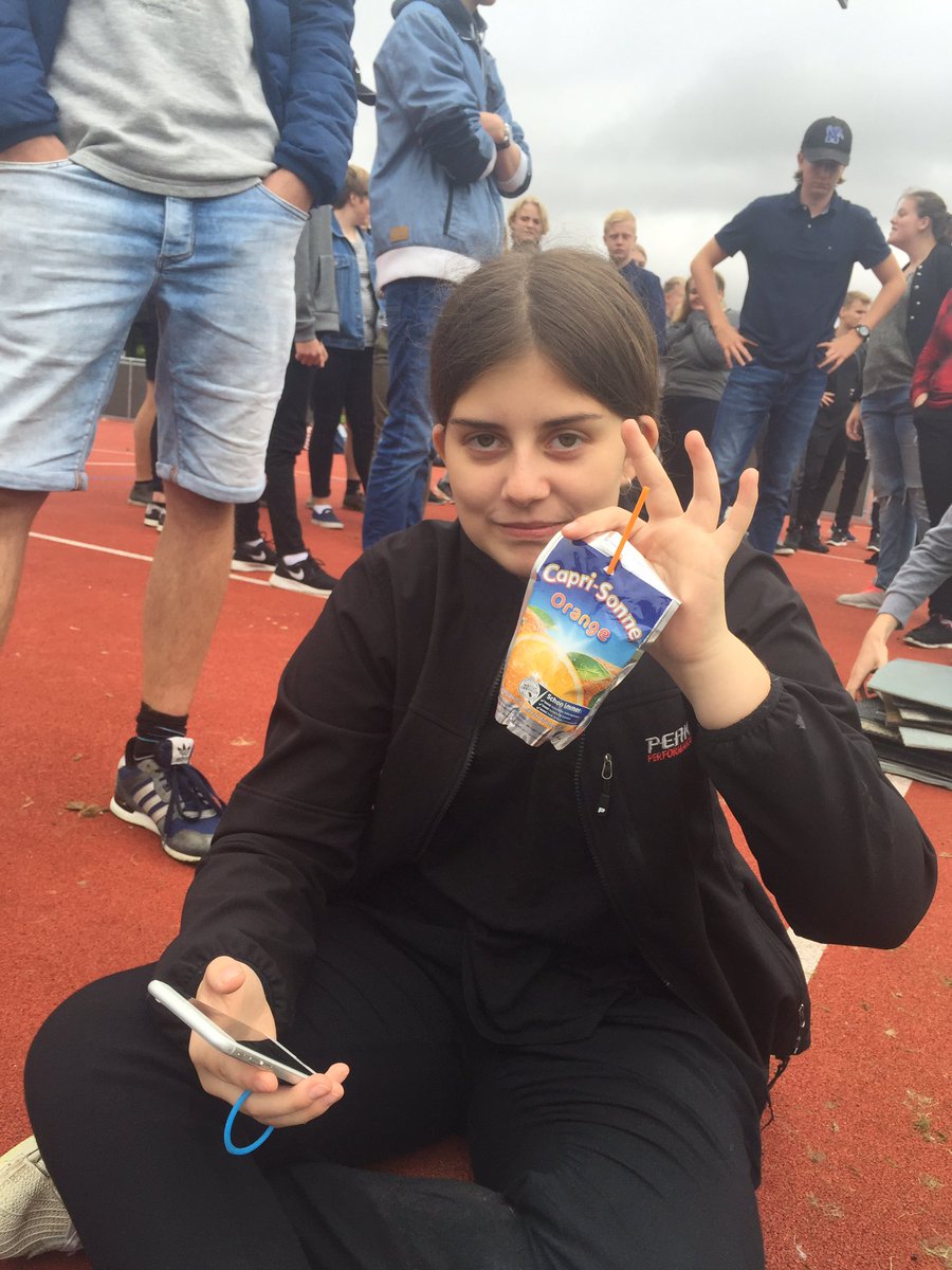 Freja_es's tweet photo. Det er sørgerligt at vide man taber, allerede inden løbet er gået i gang. #gymlivet #caprisonne #klar #oldr #oltv2 https://t.co/wwpwIMRLMh