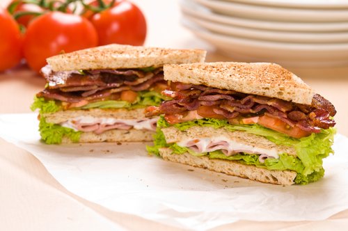 RT for Subway sandwich
FAV for homemade sandwich

What is your favourite?

#food #foodporn #battle