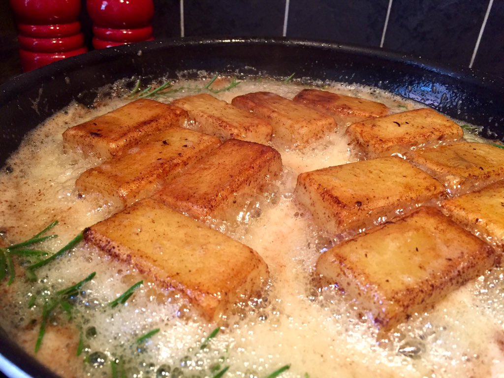 mikebinnington's tweet image. Pommes fondants cooking for last night's private dinner #private #chef #essex