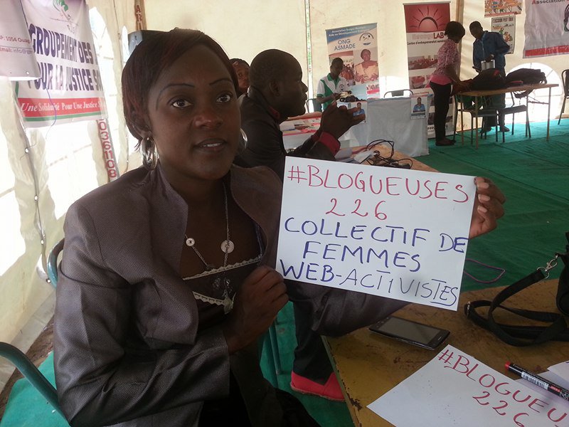 Blogueuses226's tweet photo. @Blogueuses226 commémorent les #JIJBF2016 ♀#activistes #web derrière la cause des ♀#Bur #lwili #OxfamYouth https://t.co/MnpXiZA9gV