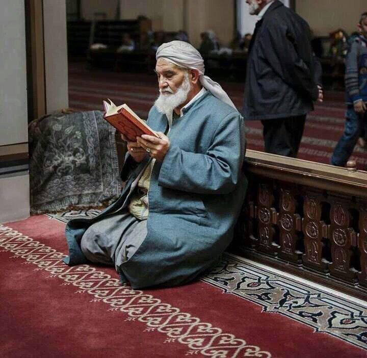 من جعل الله أَولى أولوياته ترتبت لهُ فوضى الحياة .