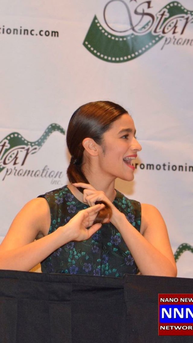 LifeWithAliaB's tweet photo. @aliaa08 in a press conference #DreamTeam https://t.co/lxw8NdU4YM