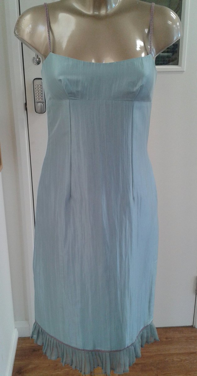 SPHNailsea's tweet photo. Gorgeous #karenmillen dress in today, perfect for that #summer  #wedding  or garden party https://t.co/bNOanDgd0c