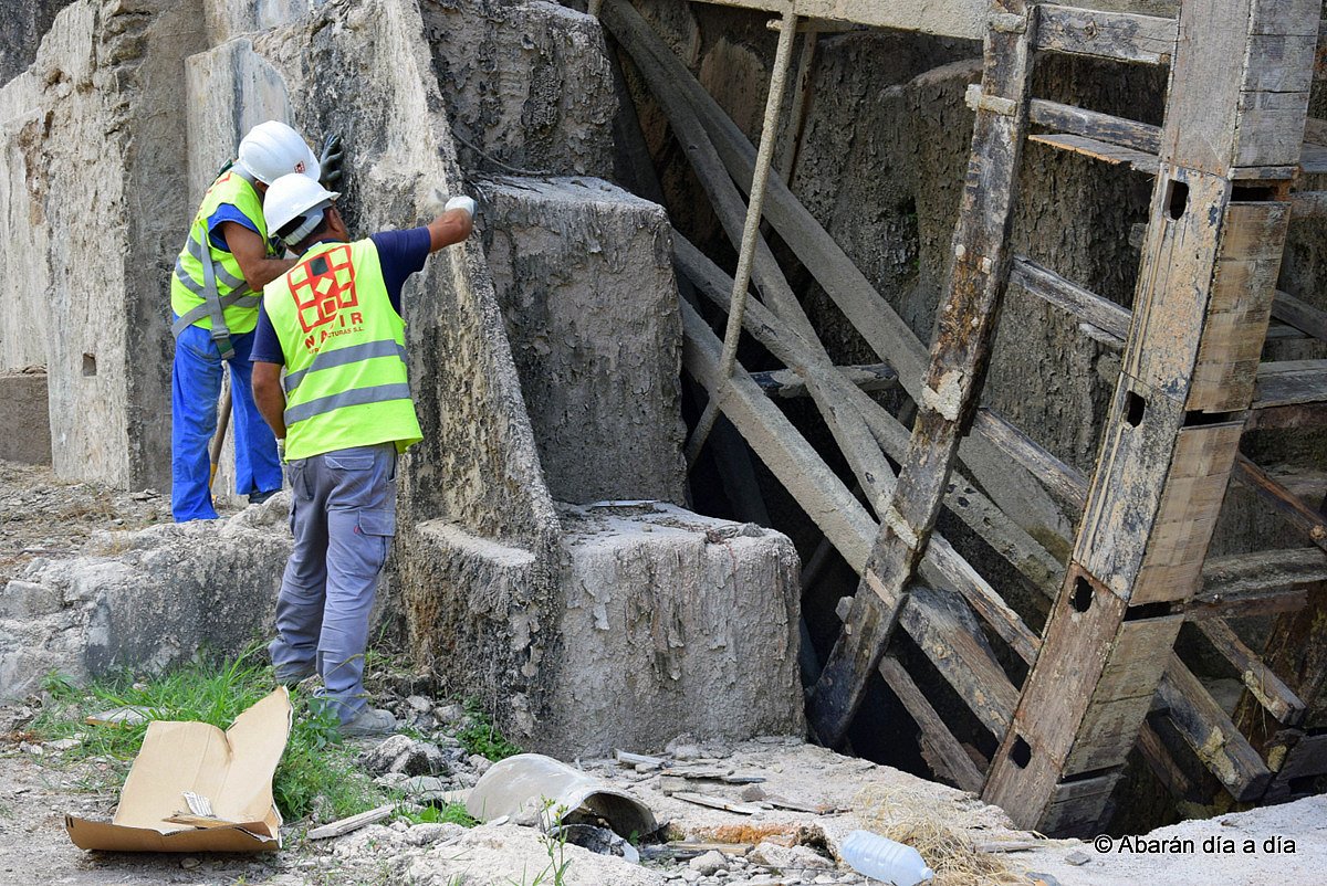 Ae7d's tweet photo. Comienzan los trabajos de restauración de la ‘Noria Grande’ de Abarán 

https://t.co/aT91siKayn https://t.co/qZxa0ucHiD