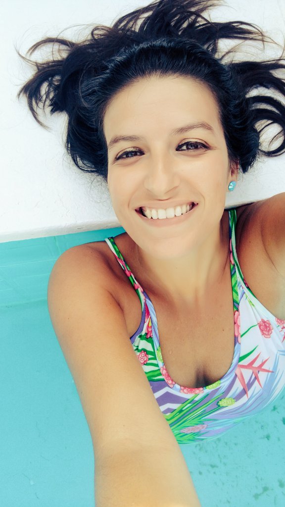 MoliMarta's tweet photo. Vacaciones primeras 2016 :) #relax #piscineochalet #terrazeomicasita #charlitas https://t.co/l9rABkI6VG