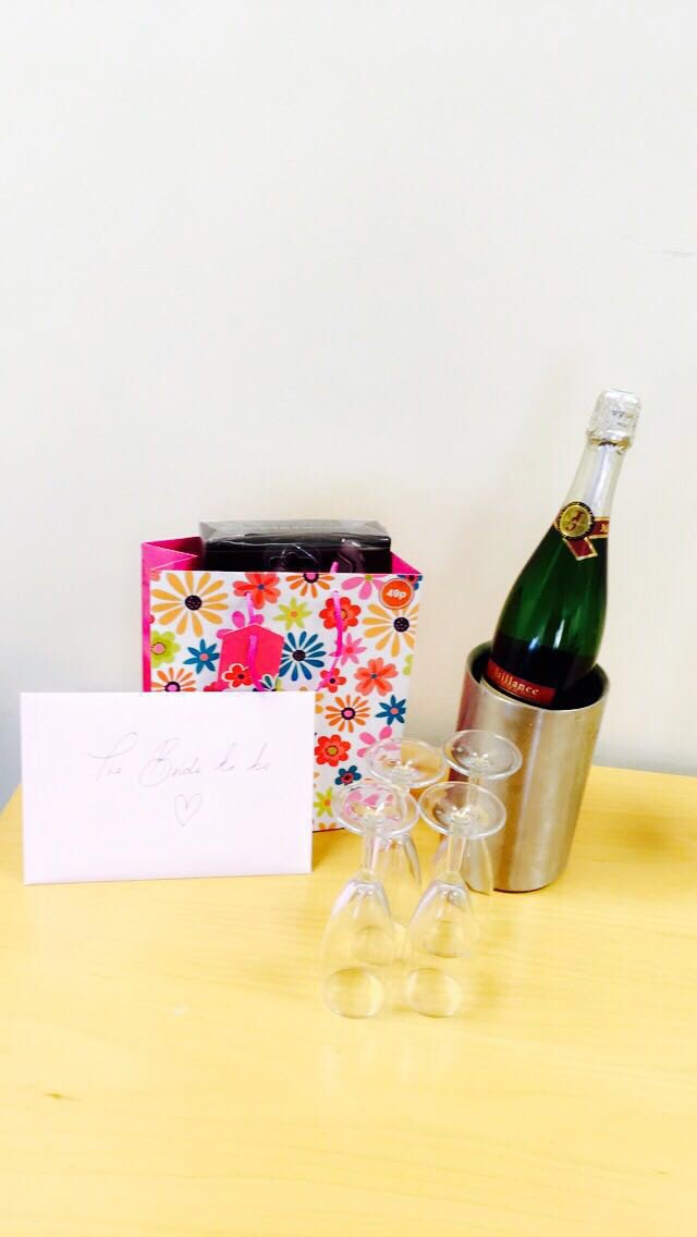 Some bubbles for our lovely bride to relax with today! #PIWOW <a href="/placemadebyyou/">A Place Made By You</a> <a href="/AndyFr4ncis/">AndyFr4ncis</a> <a href="/SDEBDD/">simon ewins</a>