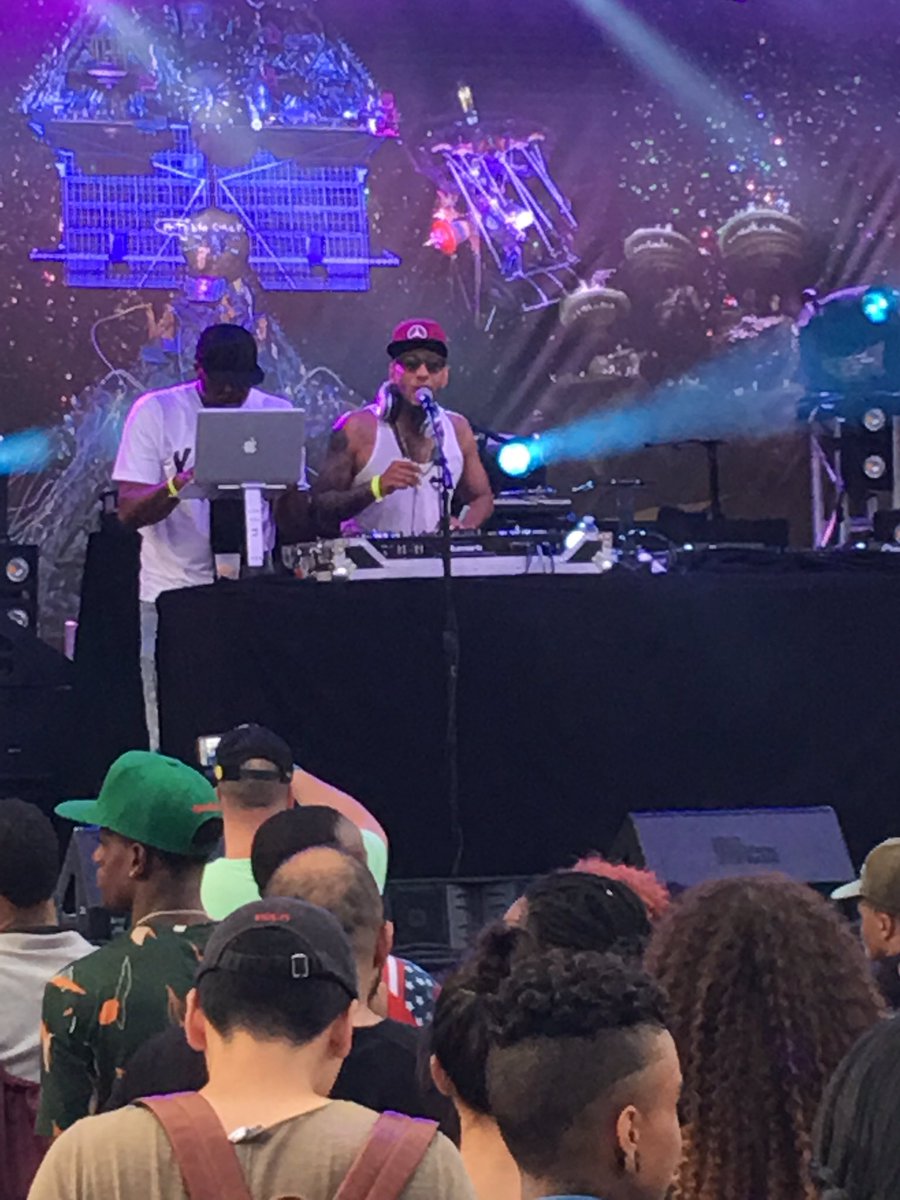 atelier4llc's tweet photo. #swizzbeatz #NoCommission #atelier4 #artperforms https://t.co/yAVfBlIDcX