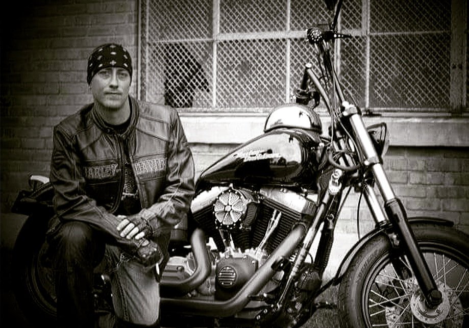 FullofSin_MC's tweet photo. #throwback few yrs of #photoshoot #harleydavidson #motorcycles #RolandSands #Dyna π JK #havefun #itsfriday #FOSMC https://t.co/y5Rjkn4fPu
