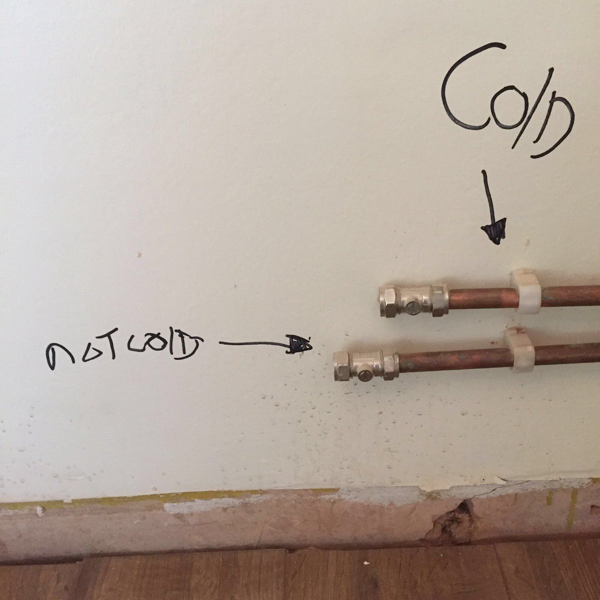 asjheating's tweet image. @GasManGod mate asked his young lad to mark up the hot and cold pipes!