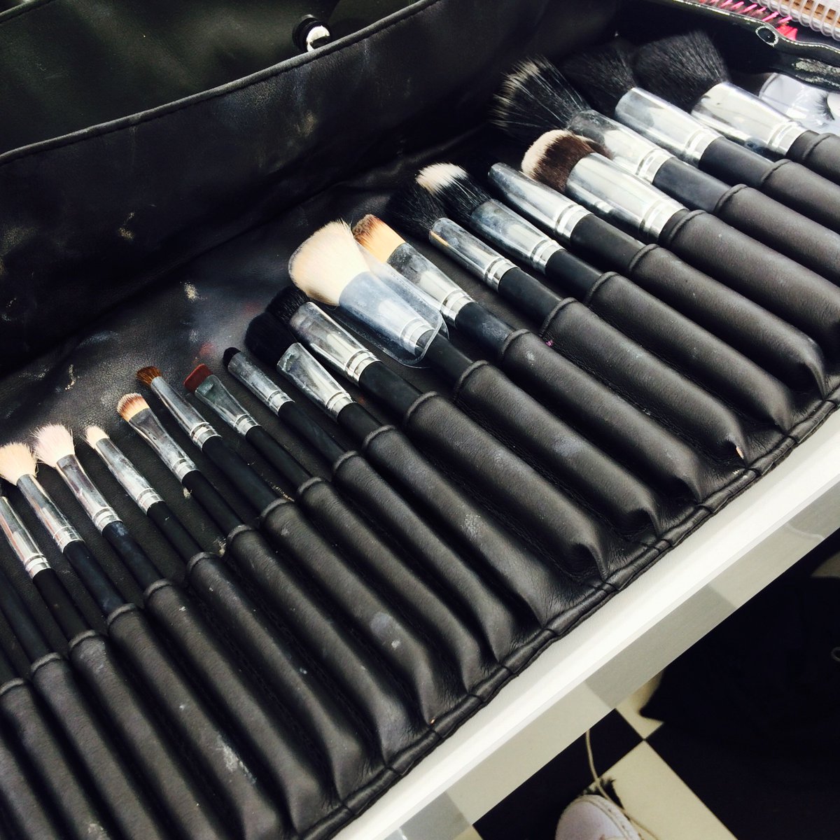 O_Redhead's tweet photo. Being beautified at @NORTHEASTMAKEUP 💋💄 #nebloggers @BloggingConnect @RT_Bloggers @blogginggals @Bloggerbabes_ https://t.co/OSkzymePPZ