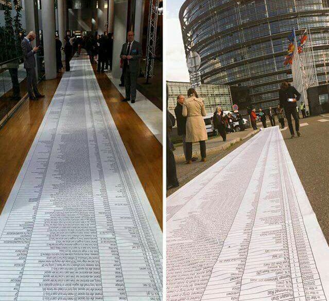 LucyTH1's tweet image. Stranger : Why do you love Tokio Hotel?
Me: Let me explain you...