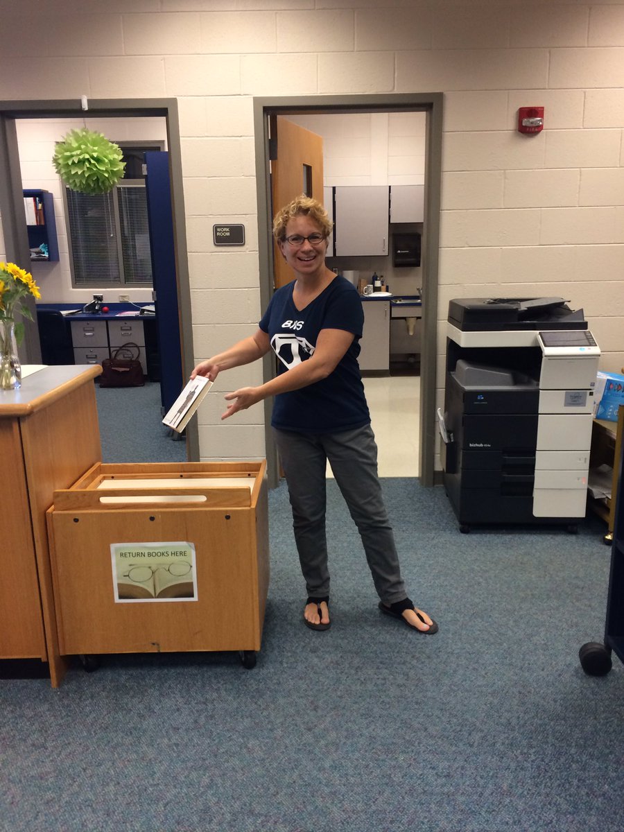 gretchendistler's tweet photo. @BMSTitans Dr.P orienting 6th graders to our fabulous library! https://t.co/bkN5oDivJo