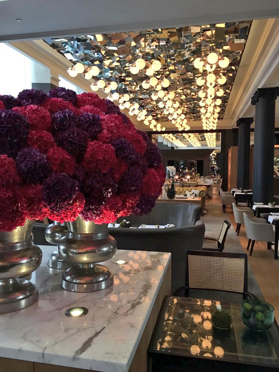 Beautiful burgundy blooms this #floralfriday #MirrorRoom #RosewoodLondon #luxuryhotel #interiordesign