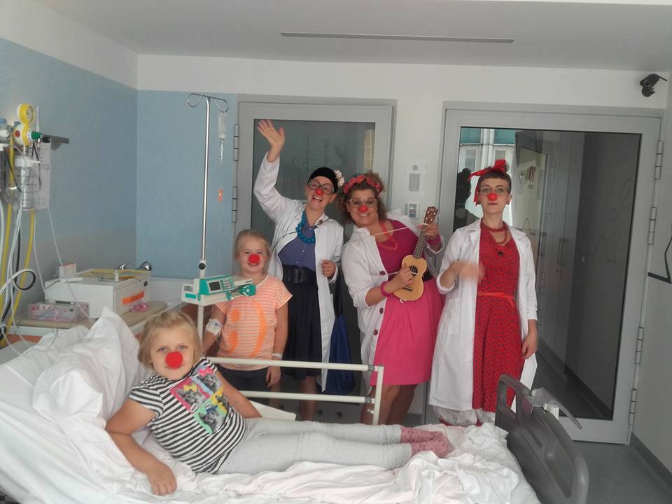FundacjaForLife's tweet photo. @Czerwone_Noski  rozsiały dziwną epidemię na transplantologii. Powikłania są przewlekłe, a radość zostaje na długo https://t.co/ZlcmUwQfxe