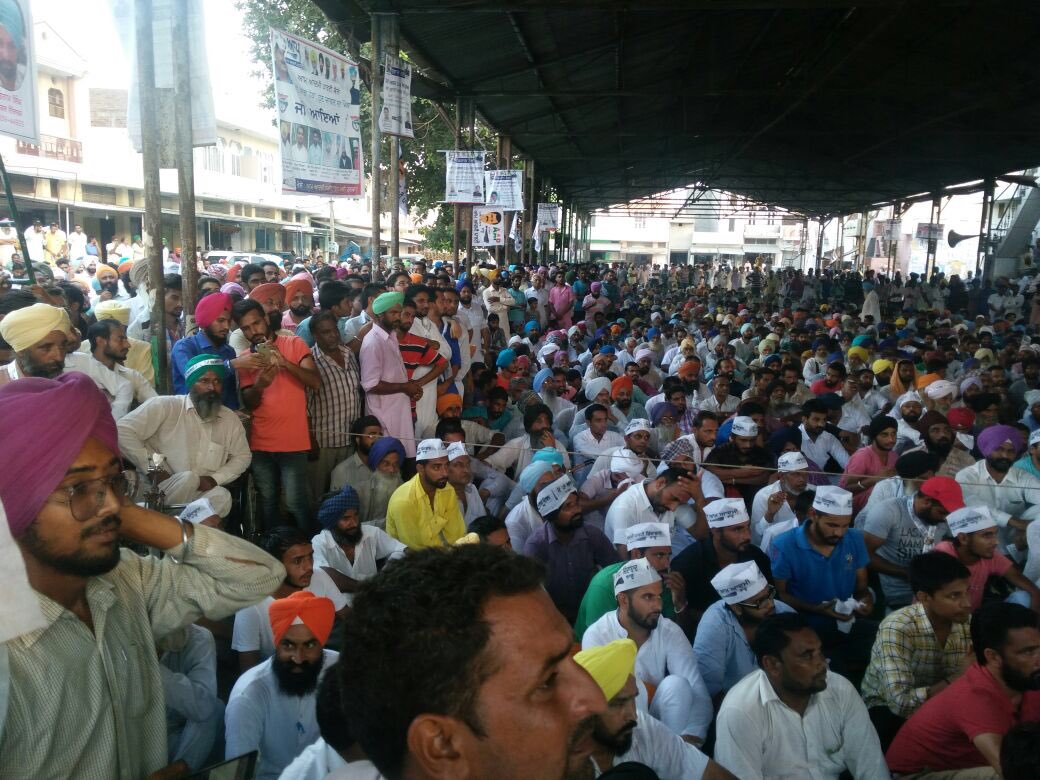 AAPPunjab's tweet photo. .@SukhpalKhaira at Bhadaur rally,Sangrur!
Attendance at every new rally organised by AAP outnumbers the earlier one! https://t.co/LoJ9nEIOHq