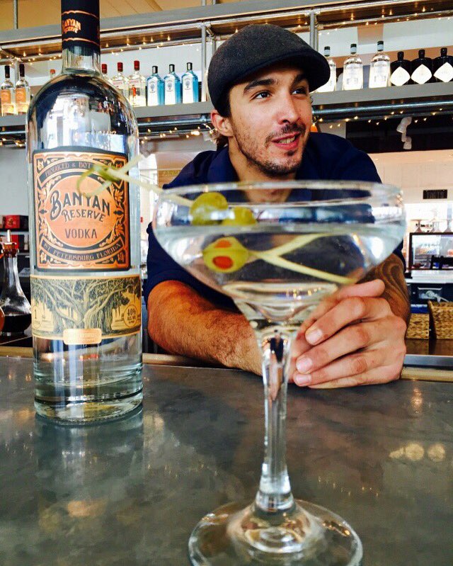 Vodka martinis anyone? <a href="/FarmTable_FL/">FarmTable Cucina</a> is pouring our #banyanreservevodka #drinklocal #eatlocal