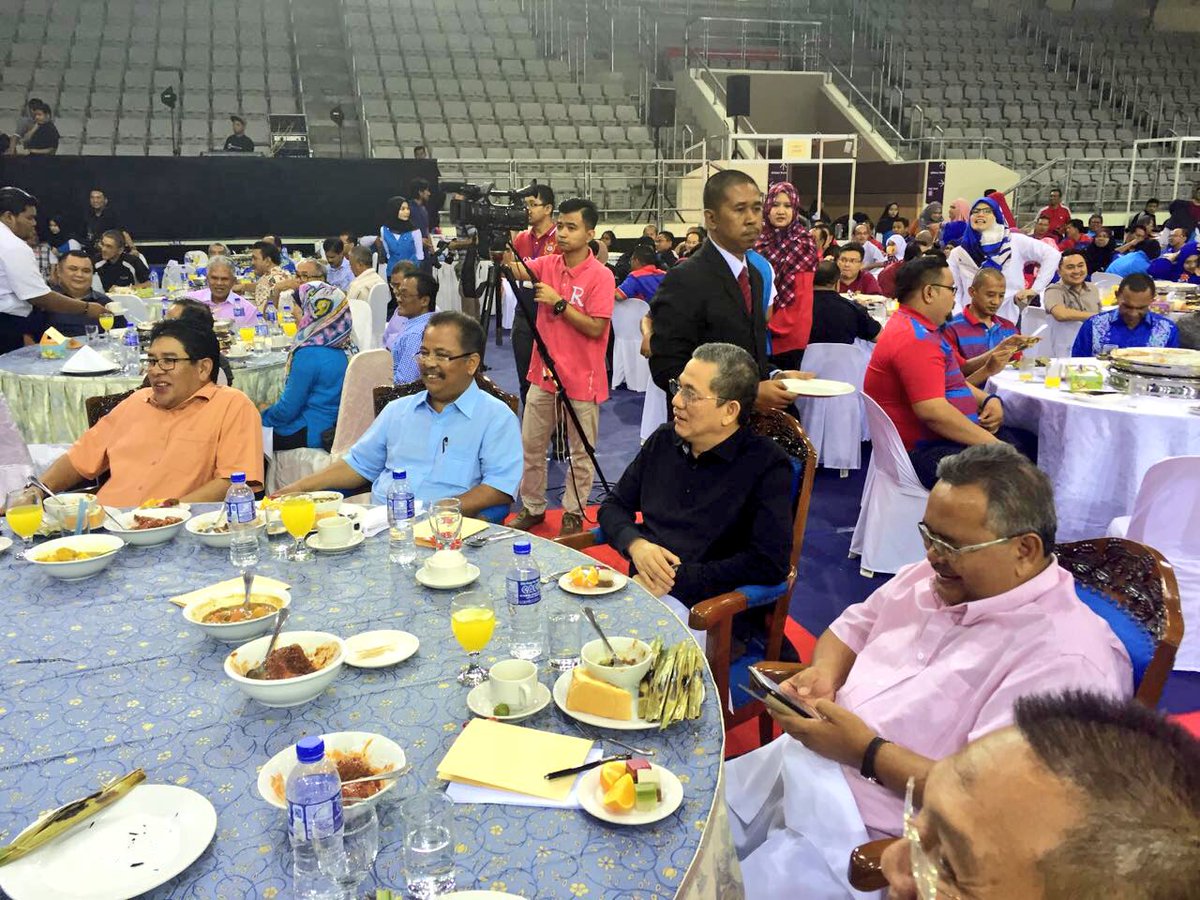 MisiahTaib's tweet photo. YBM @MOWorks @PetraJayaMP i Majlis Makan Malam #SKR2016 di Nusajaya malam ini @RakanKKR @ZohariAkob @saranidollah https://t.co/s42dn75ne1