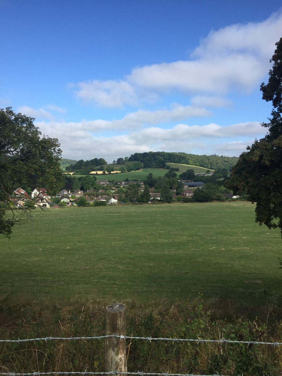maxandfamily's tweet image. Lovely this morning. Great view down on to #hughenden #hughendenvalley #chilterns