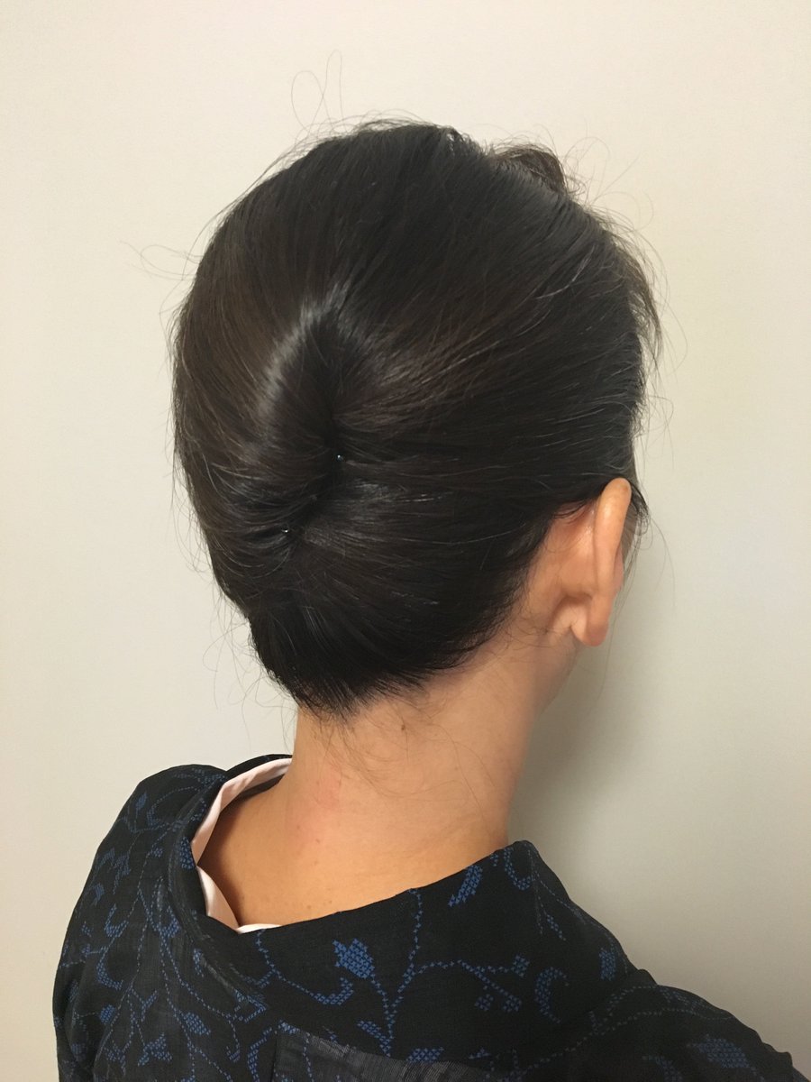 高橋美登里礼法きもの学院 Twitter પર 髪は どうしてるの と よく聞かれるので 自分であげています 髪が肩より少し長めで 軽く段が入っていれば このヘアスタイル 実はすごく簡単ですよ