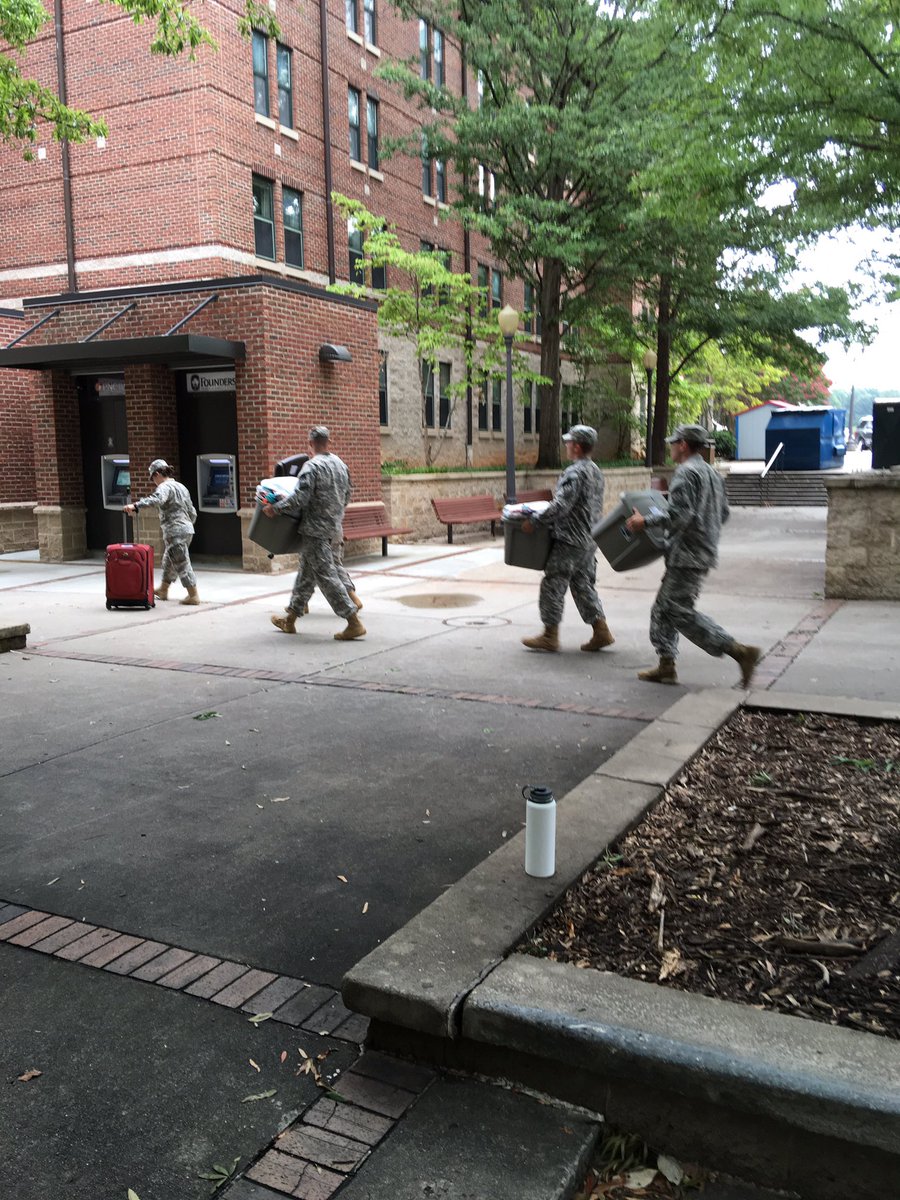 ClemsonHome's tweet photo. Move-In Weekend has officially begun! https://t.co/3bN11mA5UD