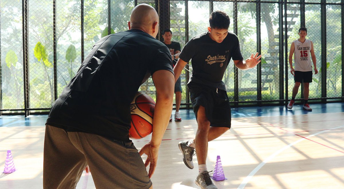 LA_Streetball's tweet photo. "Coach Matt santai orangnya > https://t.co/4CiOKj7DUi pas ngelatih fisik bikin mau muntah" #ChallengeTheWorld2016 https://t.co/CBpX4llvmN