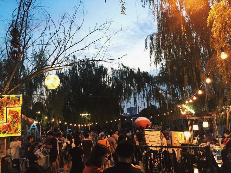 Our art market starts from 4pm to late night, so this was when it first started😊 #batugether2016