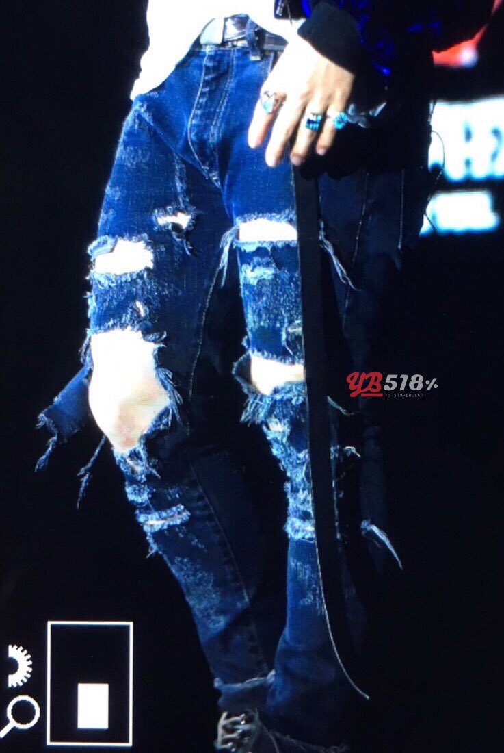 YB_518's tweet photo. 160812 GZ Budweiser Event

오늘 벨트는 이렇게 길게~
멋짐 포인트 되겠습니다❤️
@Realtaeyang 섹시햐💘💘

#太阳百威新锐罐上市会 #태양 #영배 #YB518 https://t.co/XMFPfI2B6M