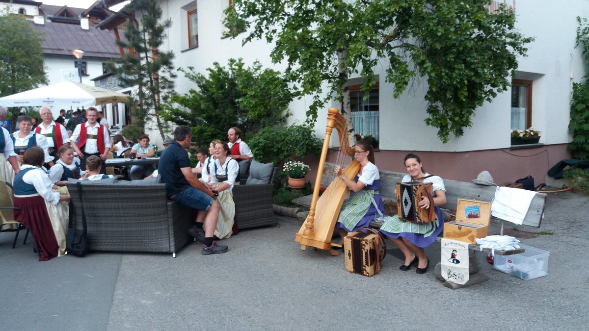 AurinkoAlpit's tweet photo. Serfauksen #musiikkifestivaalit alkavat tänään, mukavaa musiikki-iltaa! #serfaus #kesätapahtuma #musiikki #tiroli https://t.co/xclN2trG1V