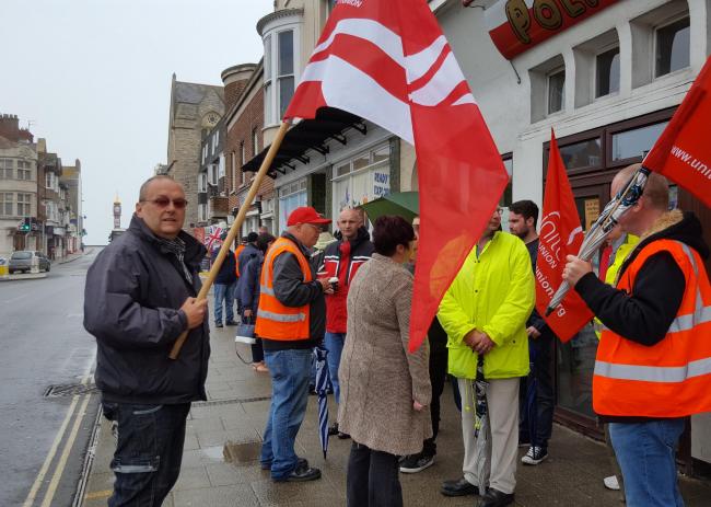 Union seeks arbitration decision over ongoing bus strikes in #Weymouth and #Bridport. dorsetecho.co.uk/news/14679309.…