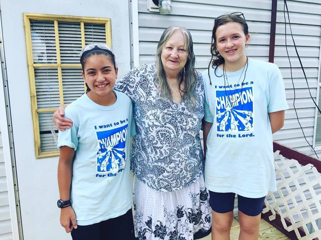 MyHopeYouth's tweet photo. #Team5 meeting with the home owner they served this week. #weserve #msmt2016 https://t.co/t1vDr4672w https://t.co/OmbLH6qYWX