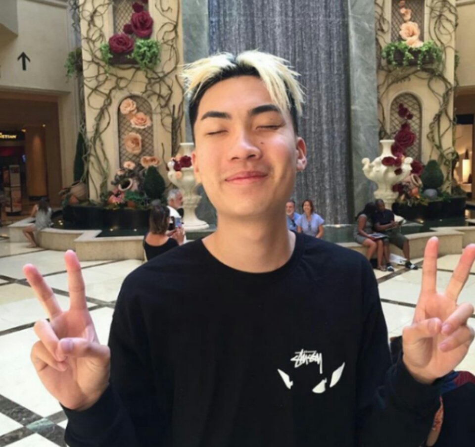 New Fake 
~ Not new to rp/fl
~ Don't hate cause my fake ( I'm actually really nice )
~ 19 years
~ Looking for a Tana