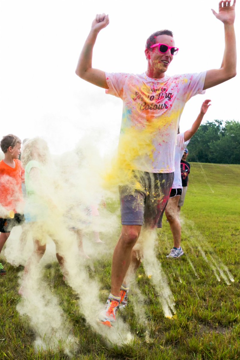 explodingcolour's tweet photo. Raising your arms while running ensures maximum colour coverage and also make you look like a champion. https://t.co/vSfut2NxaS