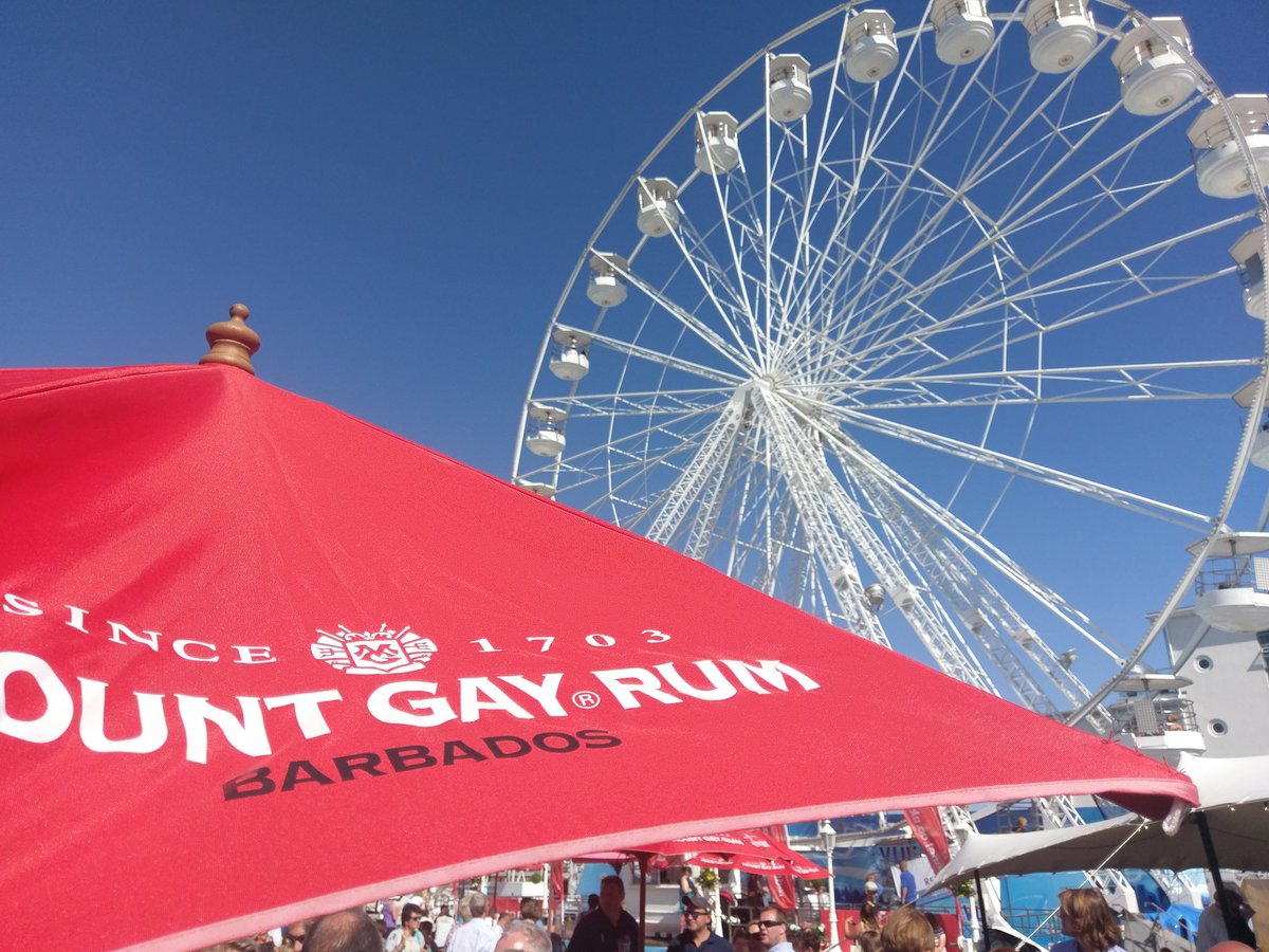 Spreading the love and the sunshine.... #cowesweek2016 <a href="/Barbados/">Visit Barbados</a> <a href="/MountGayRumUK/">Rumspired</a>