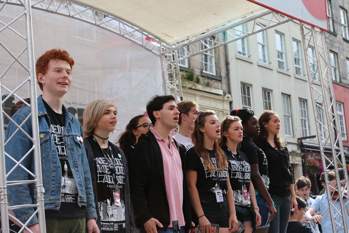 ECMerrilyWeRoll's tweet photo. Some more photos taken on the Royal Mile over the past few days. https://t.co/KLBSTTwYeN