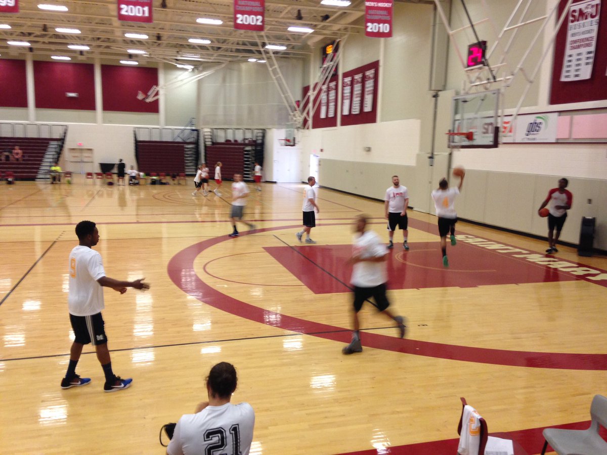 allan_april's tweet photo. First game of #AMMBT tips off in 10min- #Brownhouse taking on @MountMystics alumni. Tune in live @TV1_ca! @AMMBT16 https://t.co/Ra6AliKjxK