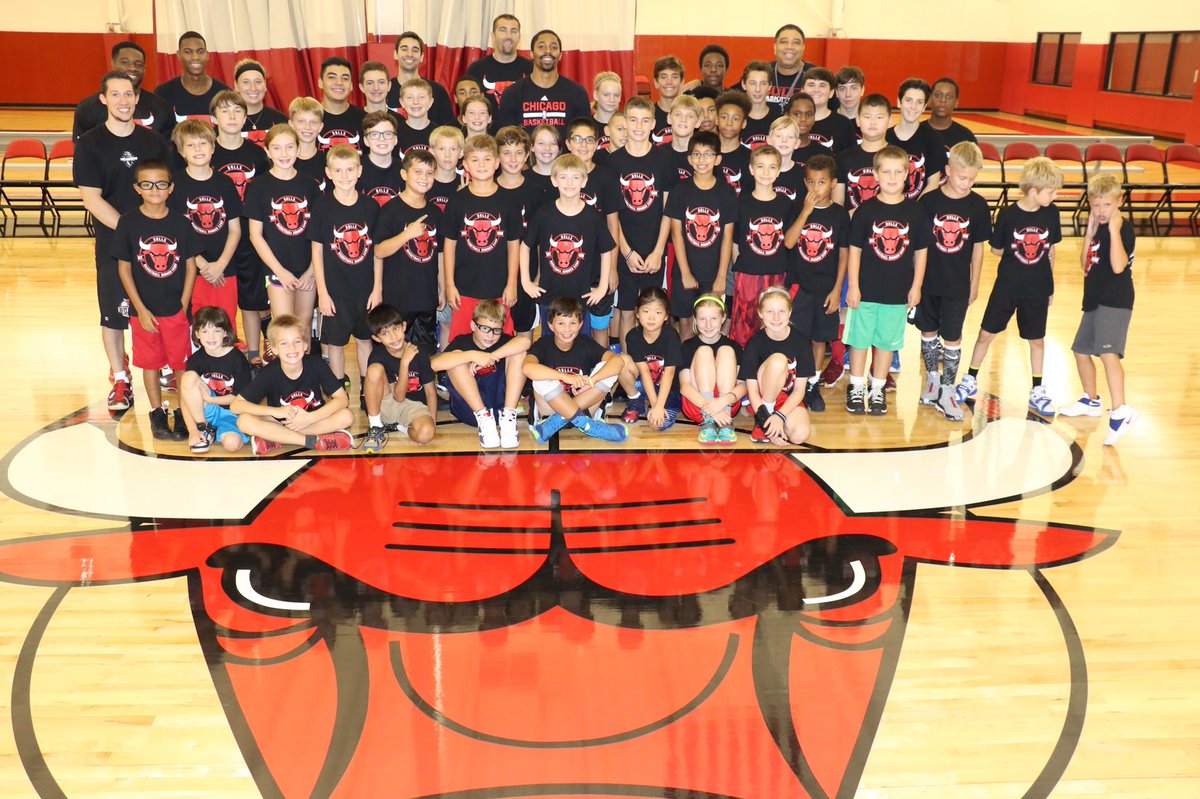 chicagobulls's tweet photo. Earlier today @SDinwiddie_25 visited @BullsSoxAcademy! https://t.co/6SVGMiZ0FL