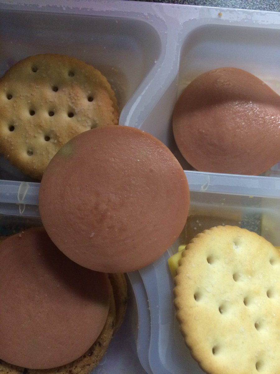 TaylorsNewsFeed's tweet photo. I'm soooo disgusted by @kraftfoods I think I'm going to be sick!!! NEVER BUY  @RealLunchables EVER AGAIN https://t.co/Db5qrW53Rd