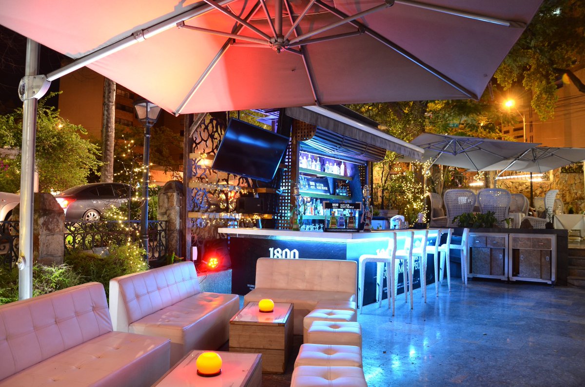 MrQuickAndTasty's tweet photo. Hoy noche #Heineken en la Terraza Bar . Disfruta por 50 mil pesos todas las que te puedas tomar #VasosinFondo https://t.co/Eg51YKCqVR