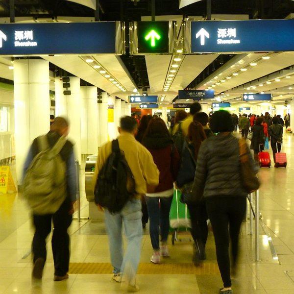 TraveladeptLife's tweet photo. This is the type of #bordercrossing efficiency we like! #china #TWWT #hongkong https://t.co/dpqiqkl8He https://t.co/23ogn0fCVq